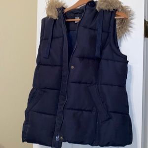 George Sz XL navy vest w/ fur trimmed hood in EUC, padded and warm